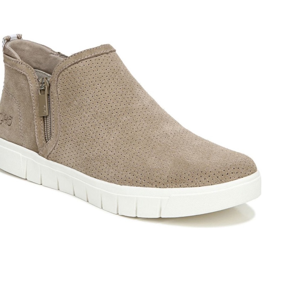 NWT Ryka Perforated Leather Sneaker Hensley
